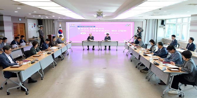 김기영 행정부지사는 10일 아산시청에서 열린 '아산시 간부 공무원 간담회'를 개최하고 있다. ⓒ 충남도