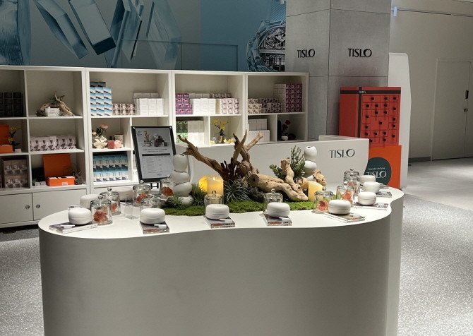 티슬로가 오는 27일까지 더현대 서울 2층에서 브랜드 론칭 2주년을 기념한 팝업스토어를 운영한다. © 티슬로