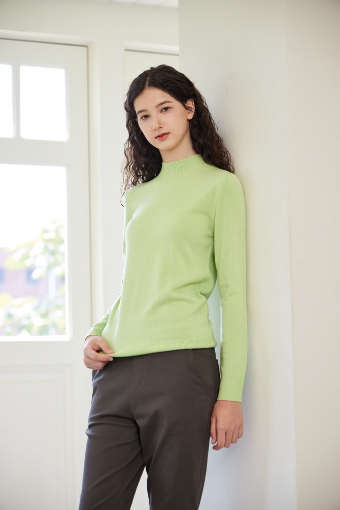 이마트의 패션 PB(자체 브랜드)인 데이즈가 여성의류 'The 부드러운 니트'를 출시했다. © 이마트