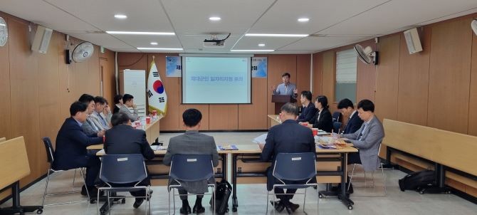 각 기업 임원진들이 제대군인 고용 창출에 관한 논희를 진행중이다.. ©서울제대군인센터