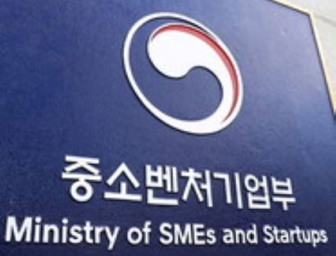 중소벤처기업부가 소상공인이 자영업자 고용보험 가입과 고용보험료 지원신청을 동시에 할 수 있는 근거를 마련하기 위한 '소상공인법 시행령' 일부 개정안을 15일 국무회의에서 의결했다. ©중기벤처기업부