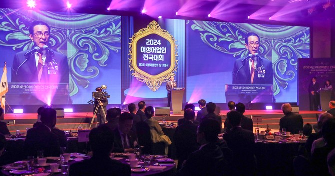 '2024년 여성 어업인 전국대회'에서 노동진 회장이 축사를 하고 있다. ⓒ 수협중앙회
