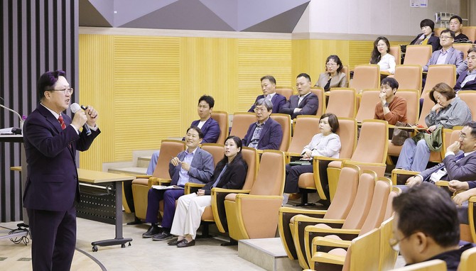 이장우 시장은 지난 16일 충남대학교를 방문해 특별 강연을 진행했다. ⓒ 대전시
