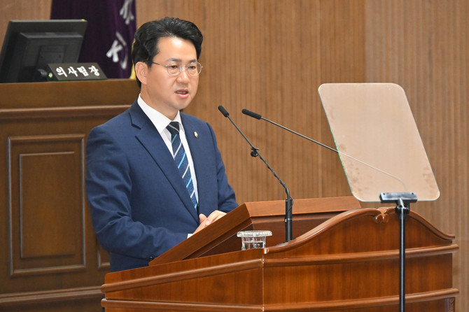 윤성관 진주시의원이 5분 발언에서 상평산단 업종특례지구 조속 추진을 강조하고 있다. ⓒ 프라임경제