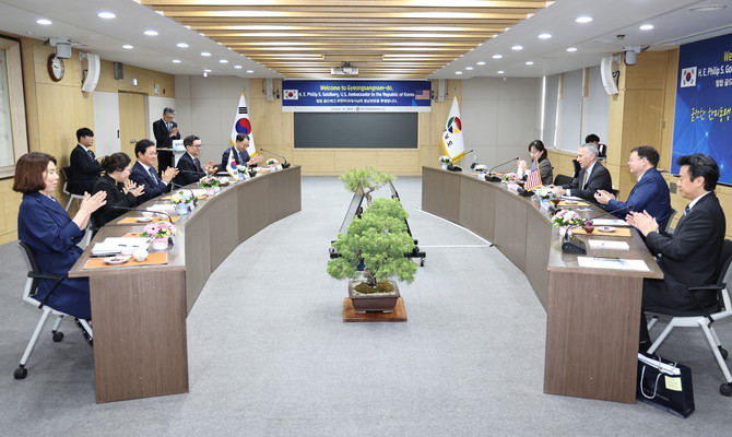 박완수 경남도지사가 필립 골드버그 주한 美 대사를 접견, 방산·우주항공·원전산업을 연계한 우호교류를 논의하고 있다. ⓒ 경남도