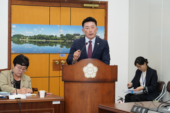 정용학 진주시의원이 출산친화 도시조성에 관한 조례 제정안을 발의하고 있다. ⓒ 프라임경제