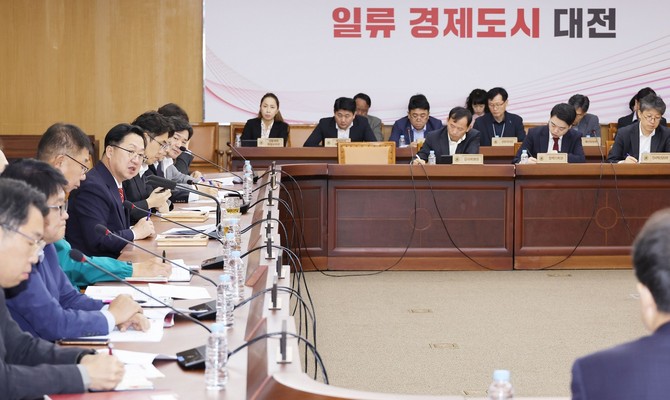 이장우 대전시장 주재로 28일 주간업무회를 개최하고 있다. ⓒ 대전시