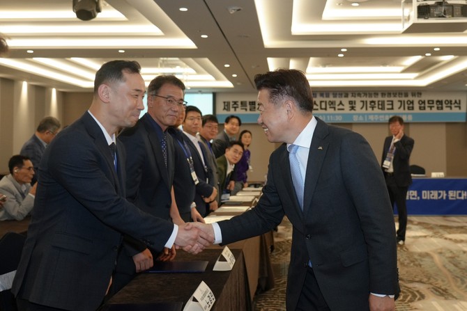탭탭마루와스코 노경민 대표와 제주도특별자치도 오영훈 지사 ⓒ 탭탭마루와스코