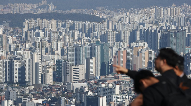 지난달 아파트 정보 플랫폼 '호갱노노'에서 가장 많이 검색된 아파트 단지는 서울 송파구 신천동 '잠실 래미안 아이파크'로 나타났다. © 연합뉴스