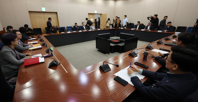 지난 7일 정부서울청사 별관에서 열린 11차 배달플랫폼-입점업체 상생협의체 회의 현장. ⓒ 연합뉴스