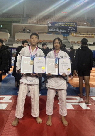 왼쪽부터 -55kg 박원탁 선수, -48kg 박승희 선수. ⓒ 광주시교육청
