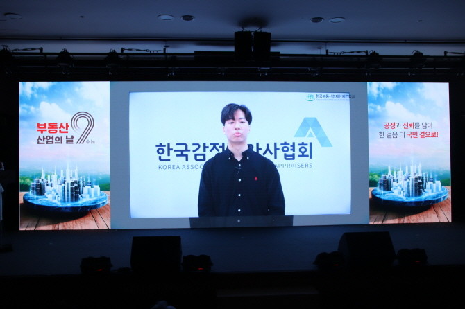 자립 준비 청년에 대한 사회적 관심과 지원을 요청하고 있는 SOL(Shine On Light) 윤도현 대표. © 한국감정사협회