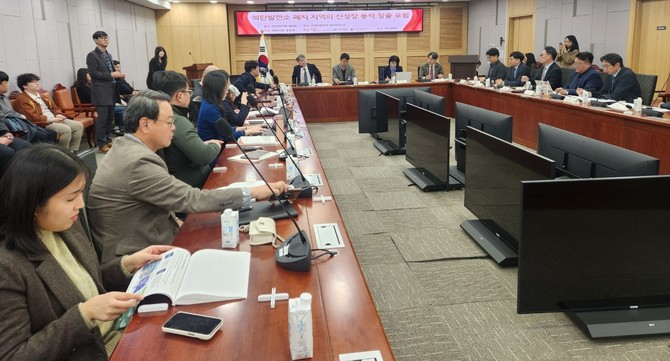 도는 11일 석탄화력발전소 폐지 지역을 '녹색 도시'로 탈바꿈시키기 위한 국회 포럼을 개최하고 있다. ⓒ 충남도