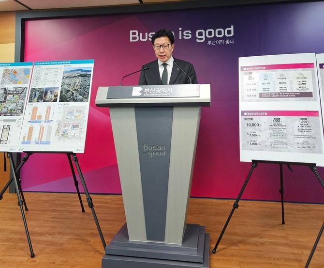 12일 부산시 '행복주거 5대 중점과제'를 발표하는 박형준 부산시장. ⓒ 부산시