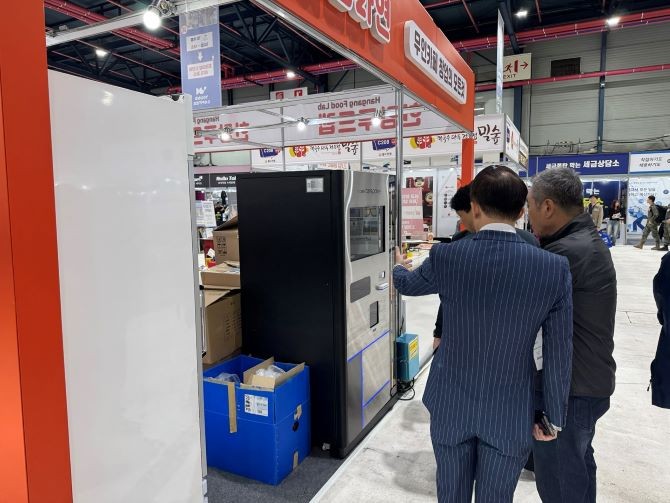 최저임금 1만원 시대를 맞아 무인화·자동화 프랜차이즈 창업에 많은 관심이 쏠렸다. = 김우람 기자
