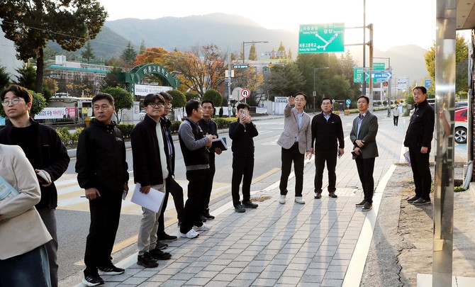 하승철 하동군수가 컴팩트 매력도시 조성을 위해 현장 답사를 하고 있다. ⓒ 하동군