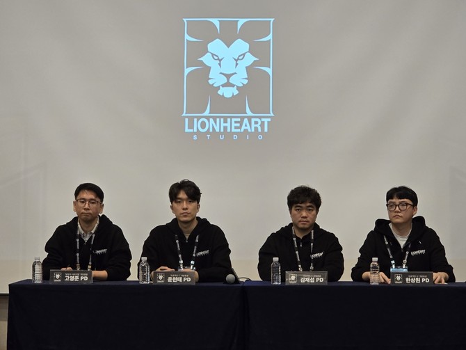 15일 부산 벡스코에서 열린 지스타 2024에 첫 참가해, 신작 4종을 공개한 라이온하트 스튜디오. (왼쪽부터) 고영준 발할라 서바이벌 PD, 윤현태 프로젝트 C PD, 김재섭 프로젝트 S PD, 한상원 프로젝트 Q PD. =최민경 기자