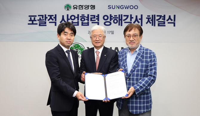 올해 7월 성우전자는 유한양행과 신성장사업을 위한 업무 협약을 체결한 바 있다. (왼쪽부터) 조일현 성우전자 조일현, 조욱제 유한양행 대표, 조성면 성우전자 회장. ⓒ 유한양행