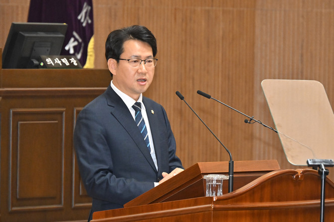 윤성관 진주시의원이 실크융복합농공단지 일반단지 전환을 강조하고 있다. ⓒ 프라임경제