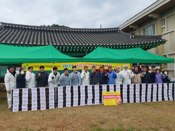 전남사회적경제유통지원센터가 여수 돌산읍 관내 취약계층을 위한 사랑의 김장 나눔 행사를 개최했다.ⓒ 전남사회적경제유통지원센터