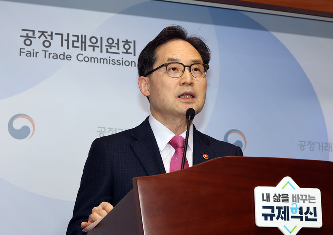 한기정 공정거래위원장이 지난 27일 정부세종청사 공정위 기자실에서 출입기자단 간담회를 열고 있다. ⓒ 연합뉴스