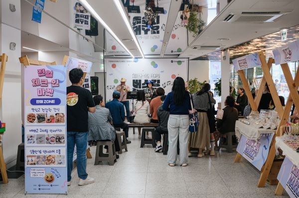 전일빌딩245 시민문화체험 특화프로그램, 버스킹 챌린지에 시민들이 참여하고 있다. ⓒ 광주광역시