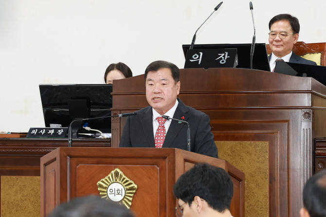 이승화 산청군수가 시정연설에서 지방소멸 위기 극복에 총력을 다할 것을 밝히고 있다. ⓒ 산청군