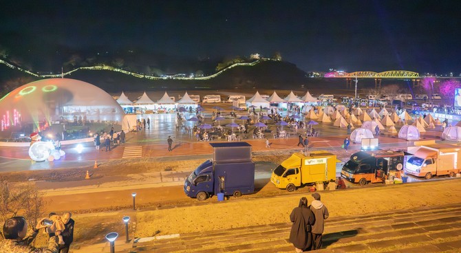 지난 11월30일 금강신관공원에서 개최한 '공주에서 날밤까기' 행사 모습. ⓒ 공주시