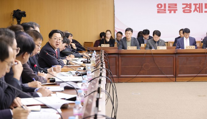 이장우 대전시장이 12월 확대간부회를 주재하고 있다. ⓒ 대전시