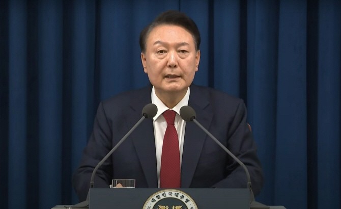 윤석열 대통령이 3일 서울 용산 대통령실 청사에서 긴급 발표를 하고 있다. ⓒ KTV