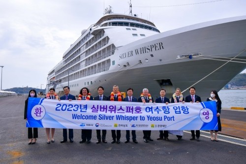지난해 실버위스퍼호가 여수항에 입항해 환영하는 행사가 열렸다. ⓒ 여수시