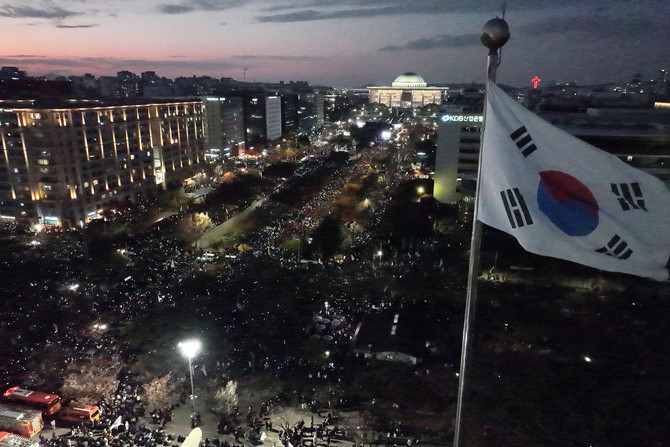 7일 국회 앞에서 열린 범국민촛불대행진에 수많은 시민이 모여 도로를 가득 메우고 있다. ⓒ 연합뉴스