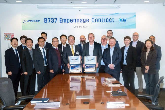 KAI와 보잉이 B737MAX 미익 구조물 계약을 체결하고 있다. ⓒ 한국항공우주산업