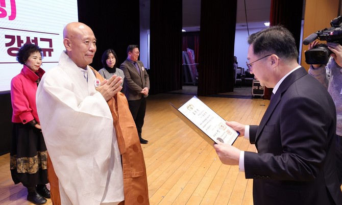 자원봉사대상 대통령 표창 수상한 구암사 회주 북천스님. ⓒ 대전시