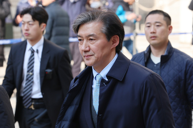 지난 2월8일 1심에서 실형을 선고받은 조국 조국혁신당 대표가 서울고등법원에서 열린 항소심 선고공판을 마친 뒤 나오고 있다. ⓒ 연합뉴스