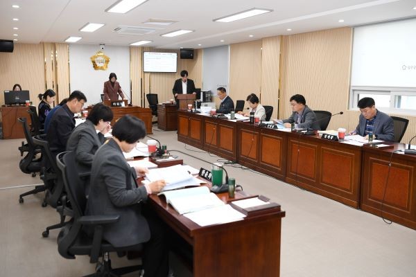광산구의회 예산결산특별위원회가 2025년도 광산구 예산안 및 기금운용계획안에 대한 심사를 진행하고 있다. ⓒ 광산구의회