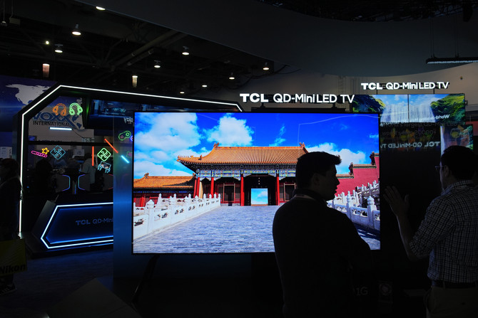 지난 1월9일 'CES 2024' TCL 전시장에서 최초 공개된 115형 QD-미니 LED 4K TV 제품. ⓒ 연합뉴스