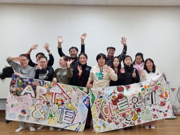 대구과학대학교 3D주얼리창업과는 지난 18일 성주군 종합복지관에서 장애인을 대상으로 장신구 만들기 체험 행사를 개최했다. ⓒ 대구과학대학교