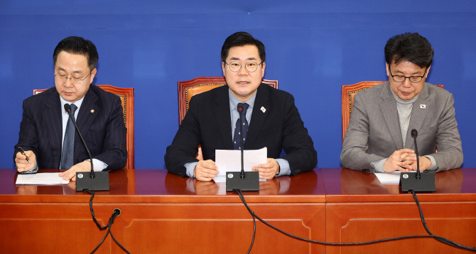 박찬대 더불어민주당 원내대표가 26일 서울 여의도 국회에서 열린 정책조정회의에서 발언하고 있다. ⓒ 연합뉴스