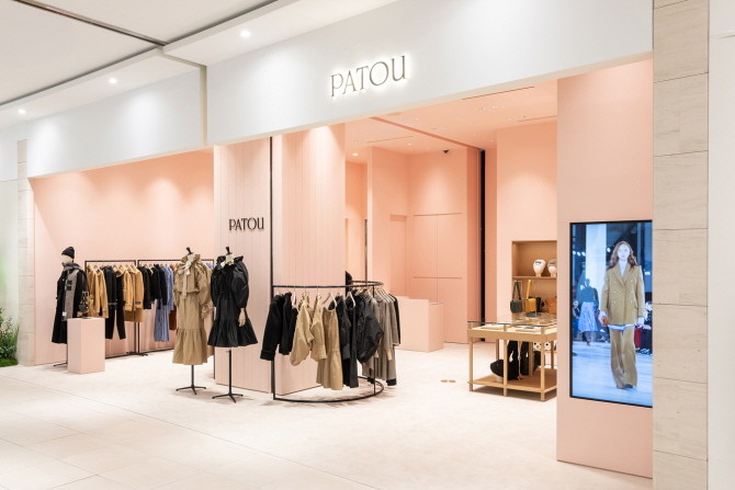 LF가 수입하는 프랑스 영(young) 꾸뛰르 럭셔리 디자이너 브랜드 '빠투(PATOU)'가 신세계백화점 부산 센텀시티점에 신규 매장을 오픈했다. © LF