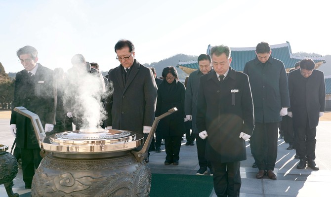 조원휘 의장은 3일 대전현충원과 보훈공원을 방문해 신년 참배를 진행하고 있다. ⓒ 의회사무국