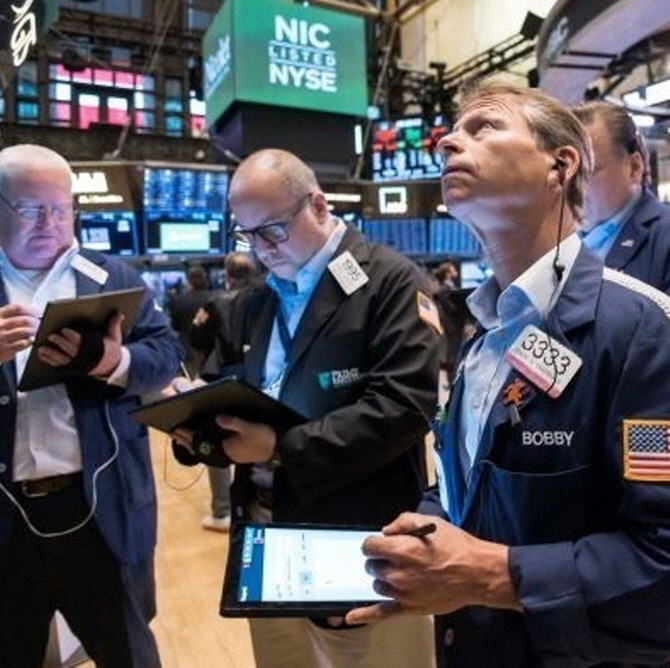 뉴욕증권거래소(NYSE)에서 근무 중인 트레이더의 모습. ⓒ 연합뉴스