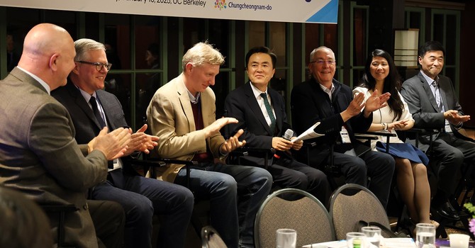 지난 10일 미국 실리콘밸리를 방문해 '베이밸리 메가시티 발전 방안 토론회'에서 글로벌 전문가들과 심도 깊은 논의를 진행하고 있다. ⓒ 충남도