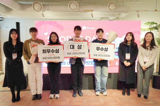 쇼피 우수 셀러들이 시상 후 기념사진을 촬영하고 있다. ⓒ 쇼피코리아