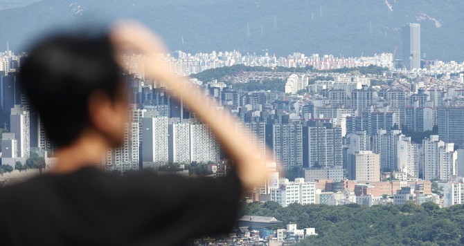 금융위원회가 15일 발표한 '2024년 중 가계대출 동향'에 따르면 지난해 전 금융권 가계대출은 총 41조6000억원 증가해 전년 10조1000억원 대비 증가폭이 확대됐다. ⓒ 연합뉴스