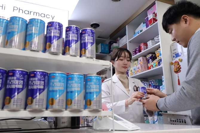 한미사이언스의 헬스케어 유통 전문 기업 쪽라인팜이 약국 전용 탄산 에너지드링크 '스파클링 프리미엄 레시피' 2종을 새롭게 출시한다. © 한미사이언스