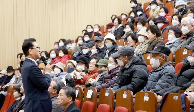 2025년 유성시니어클럽 노인일자리 사업단 통합 발대식 및 안전교육을 실시하고 있다. ⓒ 의회사무국