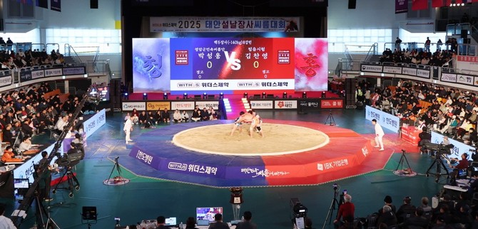지난 1월29일 태안종합실내체육관에서 열린 2025 태안설날장사씨름대회 장면. ⓒ 태안군
