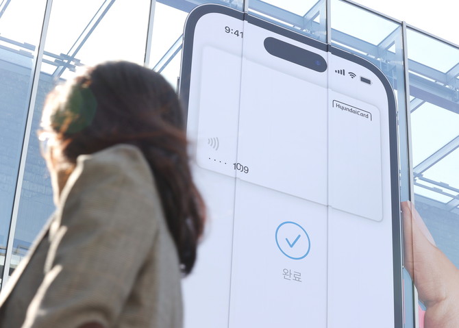 5일 카드업계에 따르면 신한·KB국민카드는 1분기 안으로 애플페이를 도입할 것으로 알려졌다. ⓒ 연합뉴스