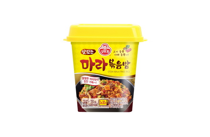 오뚜기가 마라 수요가 높은 MZ세대를 겨냥해, 마라의 얼얼한 맛과 향을 그대로 살린 '마라볶음밥'을 출시했다. © 오뚜기